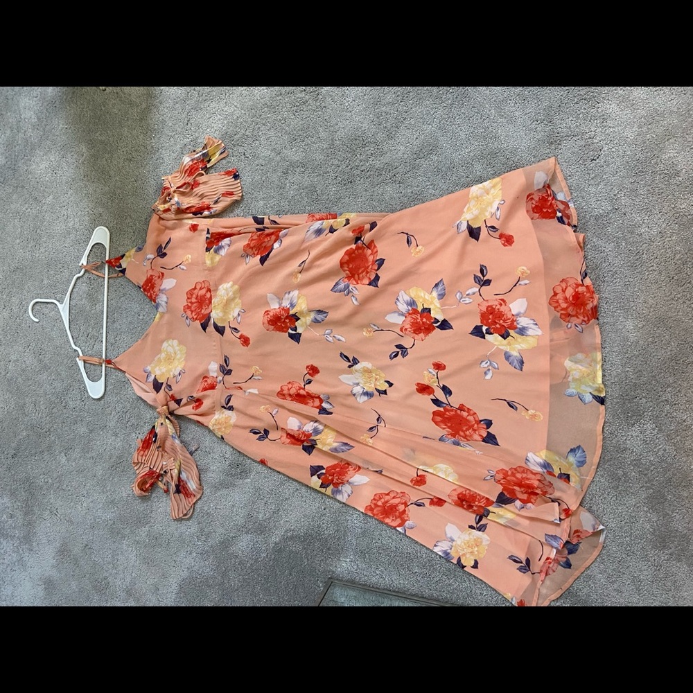 New ; only worn one time! Wrap dress from lulus, sleeves tie around upper arm!